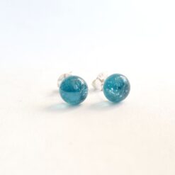 Clous oreilles bleu loupi les Perles du Golfe du Morbihan Atelier LouPi Verre